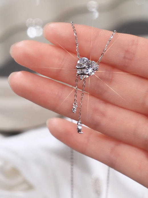 卡蒂罗/KADER 熔岩玫瑰项链 🌹灵动流苏一见钟情白玫瑰锁骨链 浪漫优雅大颗闪钻吊坠 恋爱告白恋人纪念日周年礼盒 商品图3