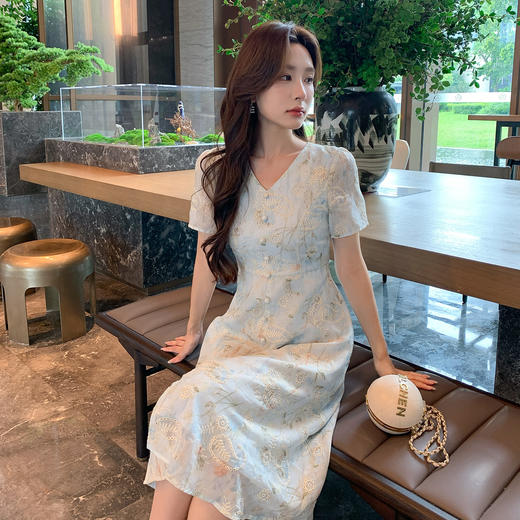 【清仓超15天不保价】奢姿大码女装2025年夏季气质减龄V领连衣裙胖妹妹时尚小碎花裙子9952822115【1】 商品图0