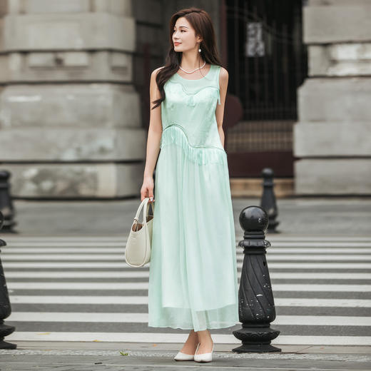 【林栖设计小店】【林栖推荐】（现货）2025年春夏新品绿色流苏无袖连衣裙背心裙N1953133 商品图0