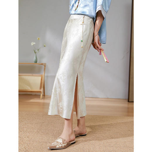 「自」全新升级【铂金会员358/天猫479/差价121】(52135)洛诗琳新中式三醋酸提花半裙2025夏季高腰开叉显瘦国风半裙 商品图2