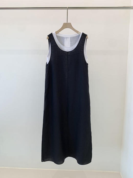 苎麻双层拼色两件套 极简风层次感2件套U领连衣裙 老钱风造型 苎麻面料 垂感十足 细支纱线高密织 叠穿美观不透 拆分穿简约有气质 双层U领设计 商品图10