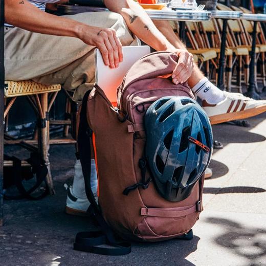 osprey小鹰背包脉冲24升34L通勤旅行包骑行包电脑包双肩包大容量 空速背板 电脑仓 透气舒适 商品图4