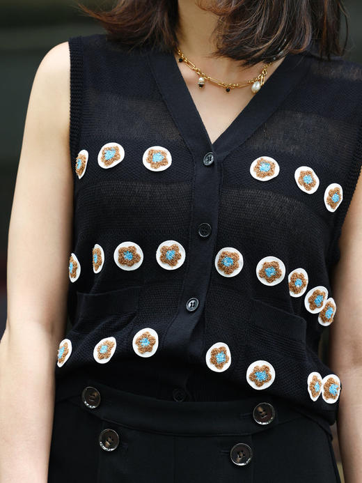 TYNVIE 花卉钩编贴花透视针织背心 - 黑色 商品图12