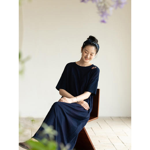 牧衣游原创 手工刺绣酵洗32支纯棉连衣裙靛蓝色随性宽松长裙 朝暮 商品图3