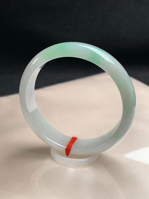 620323，58.2圈口，细糯化飘绿正圈平安镯，水头好，底子细腻 商品图2