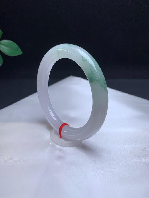 620315，55.3飘花细圆条。清新白底，一截清新蓝花。 商品图2