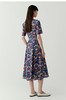 棉弹印花细布中长款连衣裙 裹裙式V领连衣裙 腰带设计 V领视觉拉长颈部线条 膝下5cm黄金分割 恰到好处的裙长 行走的优雅时光 商品缩略图3