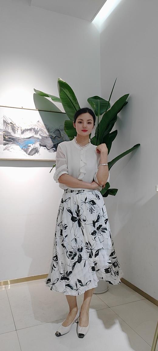 589503黑  白 雪纺印花百搭半裙，飘逸透气凉爽，抗皱（购物请备注颜色） 商品图4