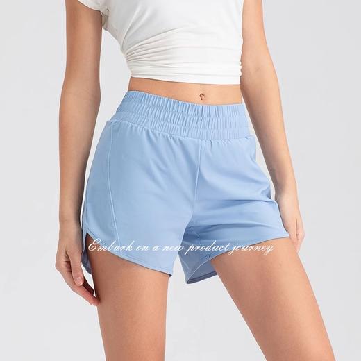 跃牌【欲动春风】系列 女夏宽松跑步短裤假两件速干透气运动裤防走光健身瑜伽短裤32449 商品图3