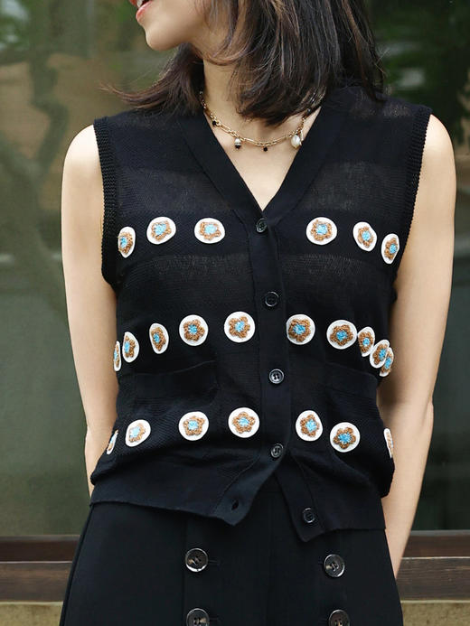 TYNVIE 花卉钩编贴花透视针织背心 - 黑色 商品图0