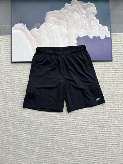 点此购买 始祖鸟VEILANCE ARGAND SHORT男女款透气休闲短裤 jj 322731 商品图6