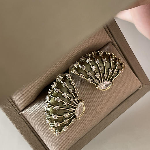 “韵起东方”伞形耳钉 商品图0