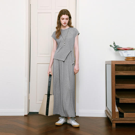 【商场同款】诗凡黎诗凡黎天丝面膜T恤2025夏新款不对称上衣女3G5200421 商品图1