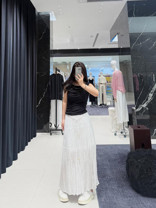 【白月光】乱褶肌理松紧腰长款半裙 面料垂坠 轻质好穿 无序烫褶 在裙摆间形成充满呼吸感的立体雕塑 自然中腰松紧弹力设计 友好包容腰腹 宽松A字蛋糕裙型 商品图7