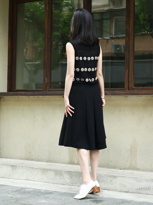 TYNVIE 花卉钩编贴花透视针织背心 - 黑色 商品图11