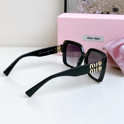 MIU MIU缪缪 简约 镜腿 Logo 醋酸纤维 不规则形 太阳眼镜 女款 黑色（AN） 商品图5