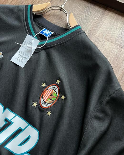 UNDEFEATED SS25 五条杠Logo运动徽标图案短袖足球俱乐部球衣 男女同款 商品图7