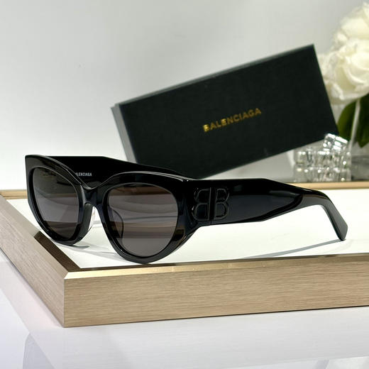 Balenciaga巴黎世家 镜腿Logo浮雕 回收醋酸酯 不规则形 太阳眼镜 B0324（AN） 商品图1