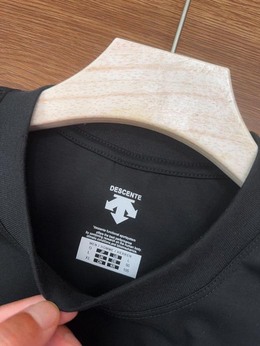 点此购买 迪桑特夏季男士日常通勤短袖T恤 jj 322673 商品图14