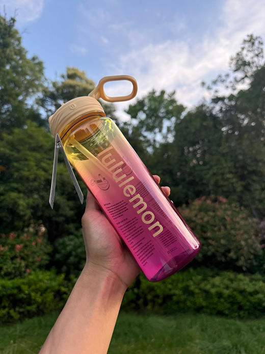 绝美~！luの！Ba*Life透明渐变运动水壶 710ml 商品图11