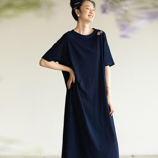 牧衣游原创 手工刺绣酵洗32支纯棉连衣裙靛蓝色随性宽松长裙 朝暮 商品图0