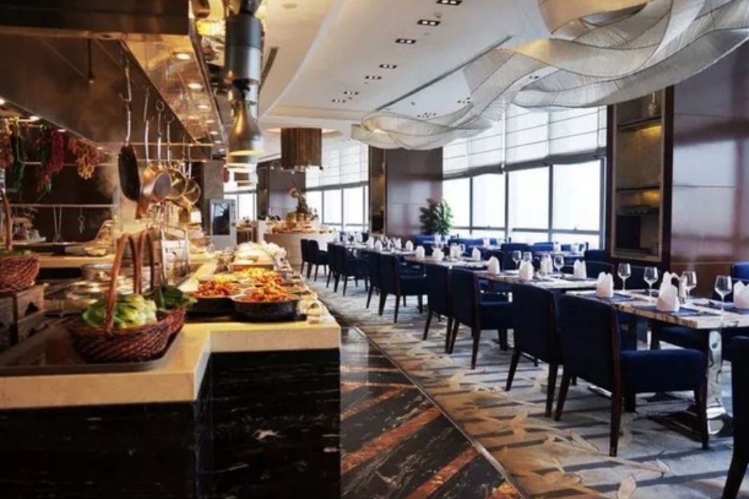 独家【成都东大明宇豪雅饭店】暑期大餐限时抢！198元起2大1小自助午餐33楼高空美食盛宴！318元晚餐独享特色烧烤~还有海鲜、牛排、寿司、烤物……！