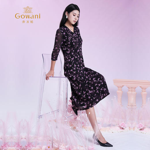 乔万尼新品绛绡蝶影图浪漫印花V领连衣裙ED2E523 商品图3