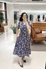 棉弹印花细布中长款连衣裙 裹裙式V领连衣裙 腰带设计 V领视觉拉长颈部线条 膝下5cm黄金分割 恰到好处的裙长 行走的优雅时光 商品缩略图9