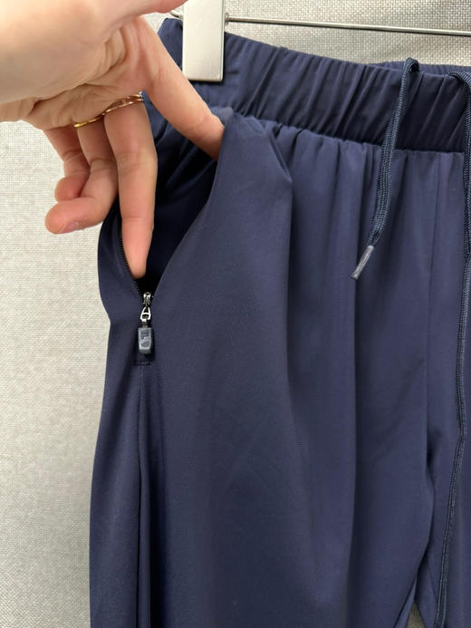 斐乐官网同步空气运动裤薄到怀疑人生 商品图4