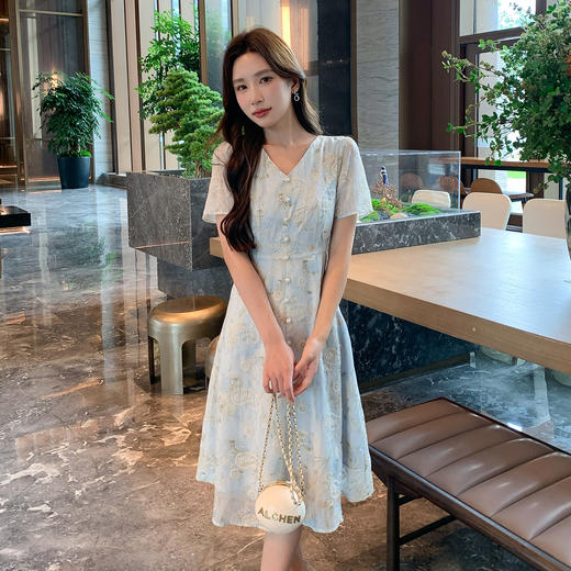 【清仓超15天不保价】奢姿大码女装2025年夏季气质减龄V领连衣裙胖妹妹时尚小碎花裙子9952822115【1】 商品图4