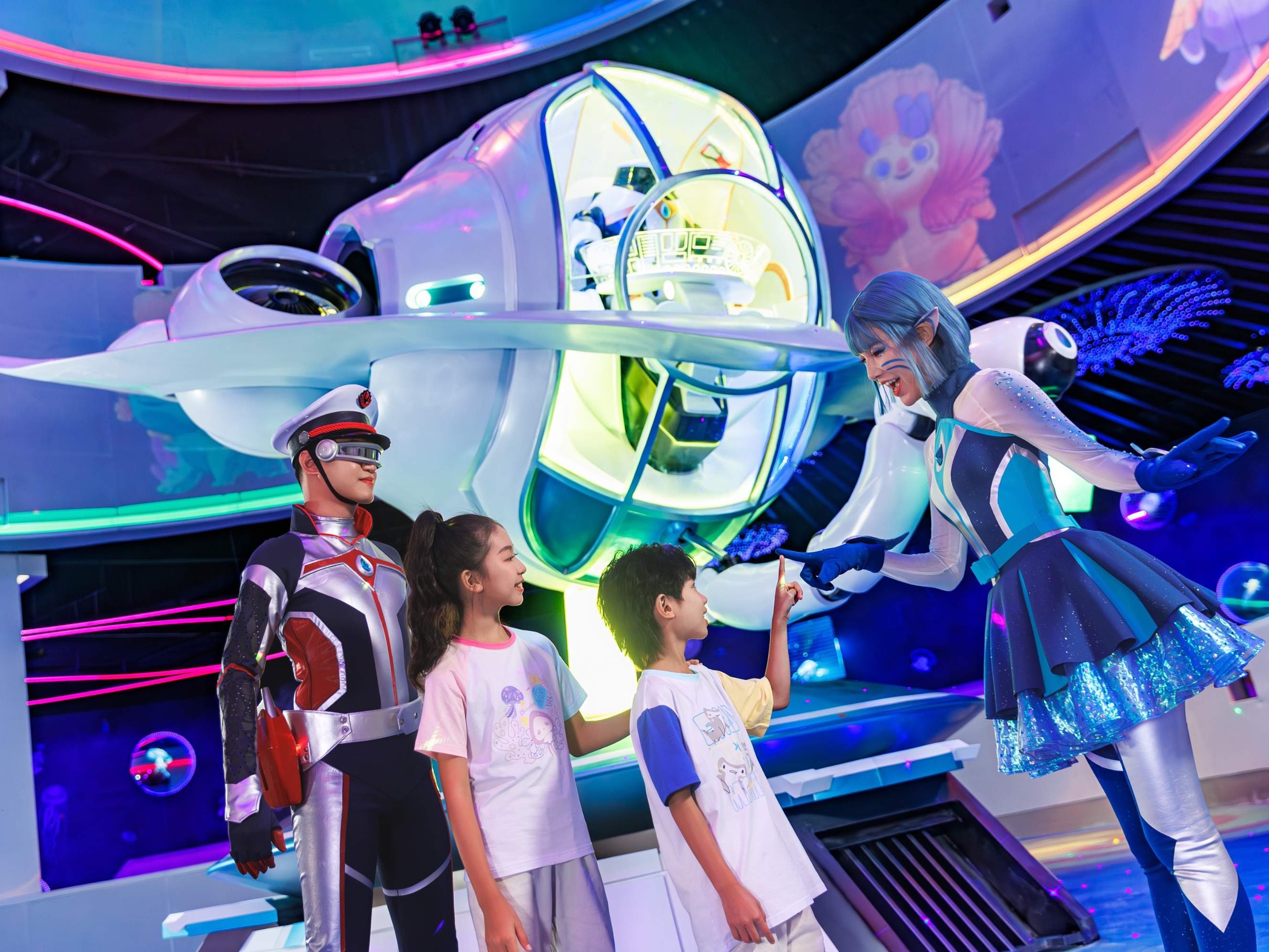 【珠海长隆飞船乐园臻享私家导览团】全天不限时保姆式带玩向导+14项快趣达专属快通+VIP虎鲸剧场座位+全程拍摄记录+园区餐饮/购物官方自营产品8折优惠（不含长隆门票）