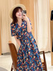 棉弹印花细布中长款连衣裙 裹裙式V领连衣裙 腰带设计 V领视觉拉长颈部线条 膝下5cm黄金分割 恰到好处的裙长 行走的优雅时光 商品缩略图7