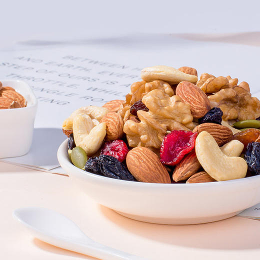 【轻度烘焙 营养健康】鲜记每日坚果388g/罐 多种果干果仁科学配比 商品图4