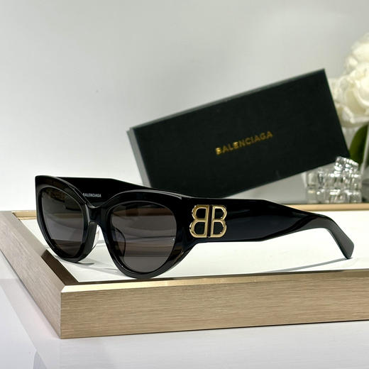 Balenciaga巴黎世家 镜腿Logo浮雕 回收醋酸酯 不规则形 太阳眼镜 B0324（AN） 商品图0