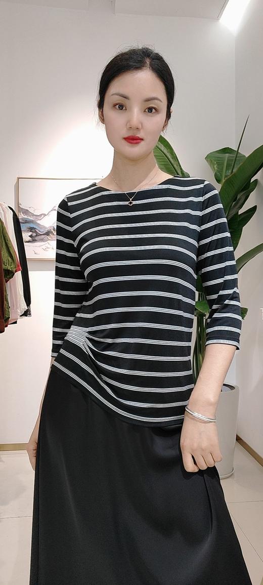 582203黑 米 百搭醋酸半裙，有弹力不紧绷，光滑垂坠，不勾丝，A字型，无开叉，腰头带抽绳，可调节腰围大小 商品图4