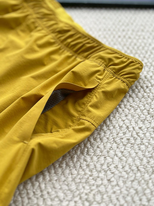 点此购买 始祖鸟VEILANCE ARGAND SHORT男女款透气休闲短裤 jj 322731 商品图14