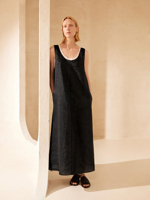 苎麻双层拼色两件套 极简风层次感2件套U领连衣裙 老钱风造型 苎麻面料 垂感十足 细支纱线高密织 叠穿美观不透 拆分穿简约有气质 双层U领设计 商品图4