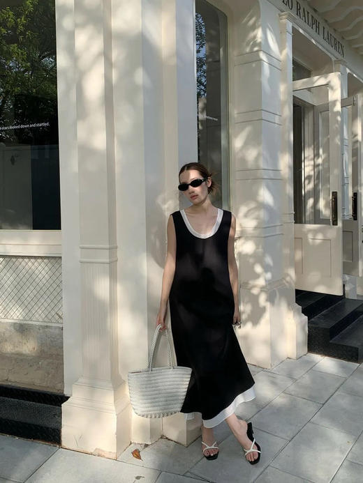 苎麻双层拼色两件套 极简风层次感2件套U领连衣裙 老钱风造型 苎麻面料 垂感十足 细支纱线高密织 叠穿美观不透 拆分穿简约有气质 双层U领设计 商品图9