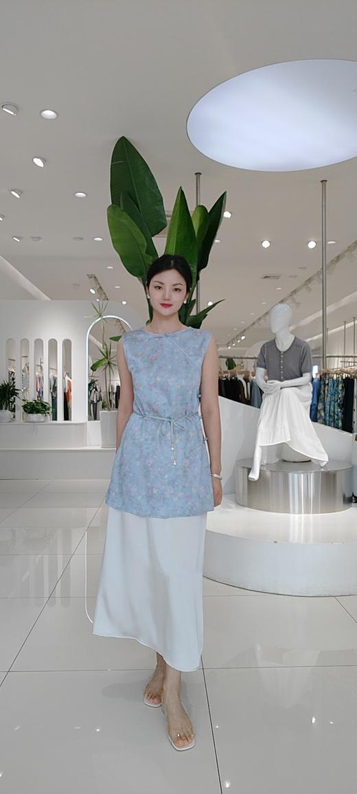 582203黑 米 百搭醋酸半裙，有弹力不紧绷，光滑垂坠，不勾丝，A字型，无开叉，腰头带抽绳，可调节腰围大小 商品图2