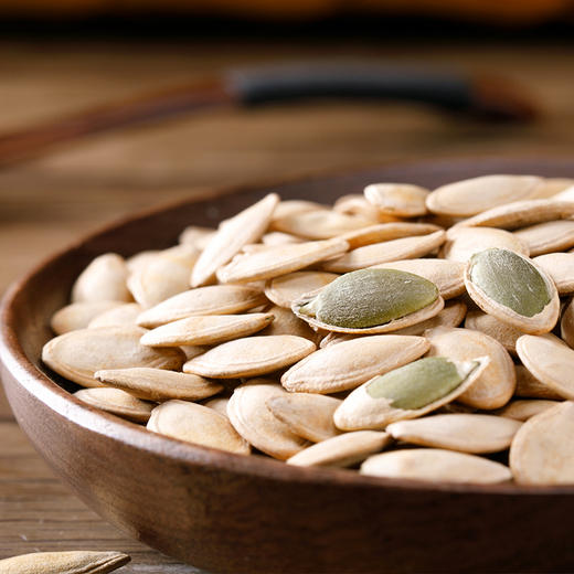 【颗粒饱满 还原果色】鲜记 盐焗南瓜子348g/罐 零食干货精心烘焙咸香有味 商品图4