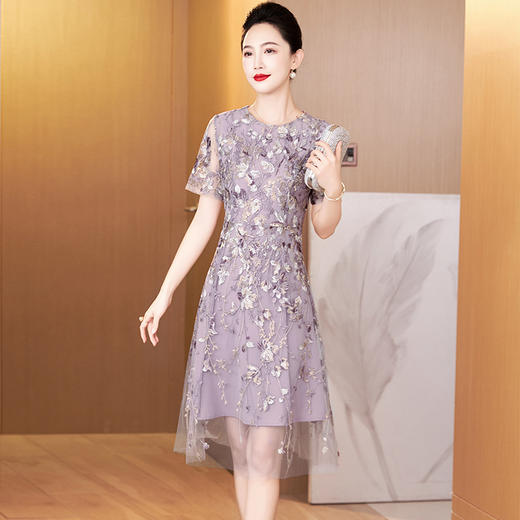 LC 2526大码收腰软纱中裙修身显瘦高档蕾丝连衣裙 商品图5