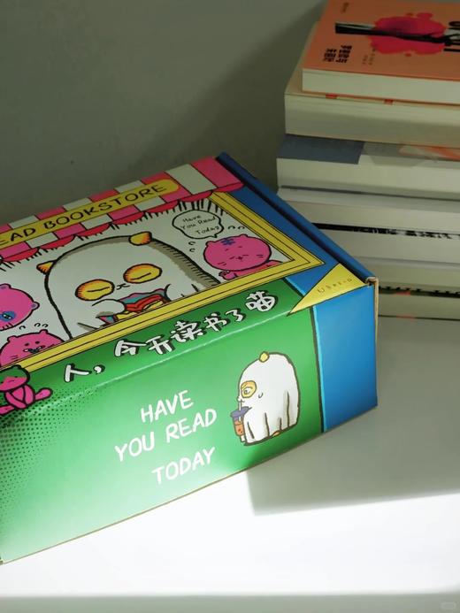 “手上有毒的猫”主题款盲盒：1本《手上有毒的猫》（带贴纸和徽章版） ▪1本精致的刷边书 ▪1本未读2025年年度新书 ▪1本便携的口袋书 商品图4