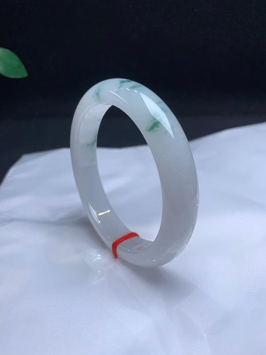 620317，59.2飘花手镯，清新白底。飘一截蓝花，润润的，干净清爽 商品图1