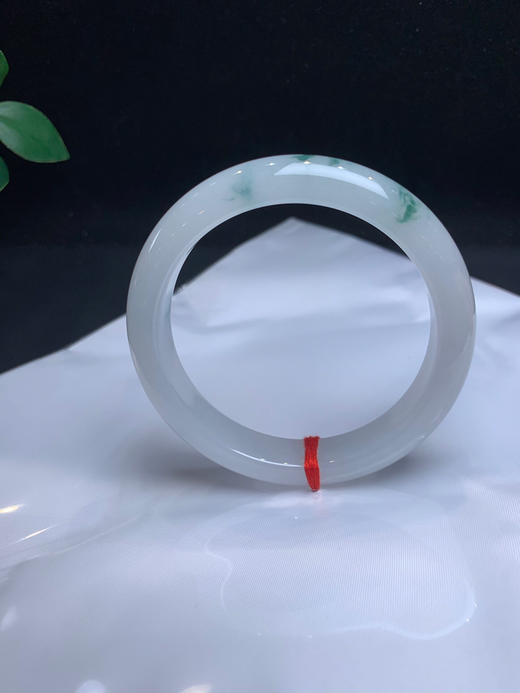 620317，59.2飘花手镯，清新白底。飘一截蓝花，润润的，干净清爽 商品图0