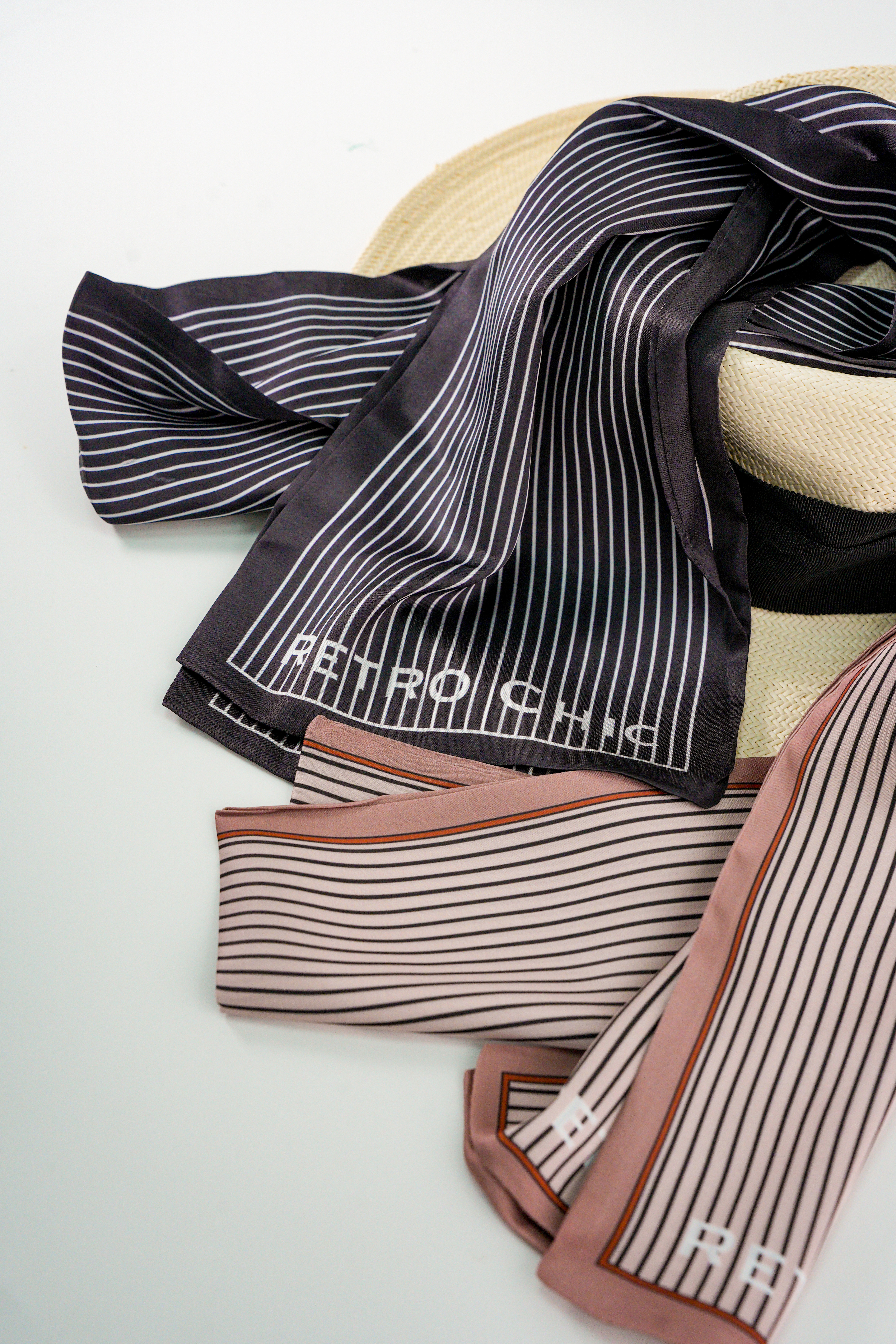 RetroChic品牌定制丝巾（款式随机）