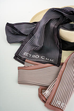 RetroChic品牌定制丝巾（款式随机）