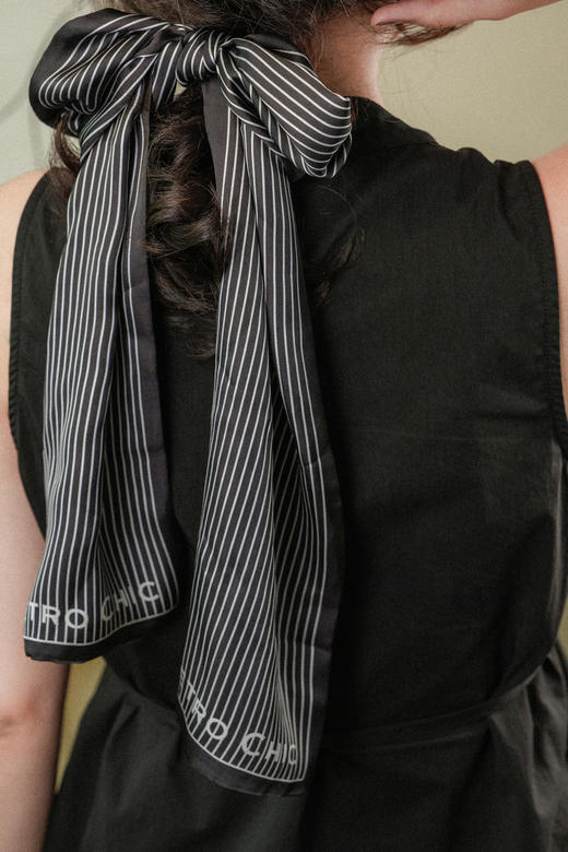 RetroChic品牌定制丝巾（款式随机） 商品图3