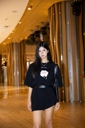 黑T就是最酷的🕶️