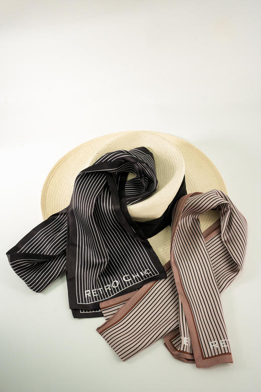 RetroChic品牌定制丝巾（款式随机） 商品图1