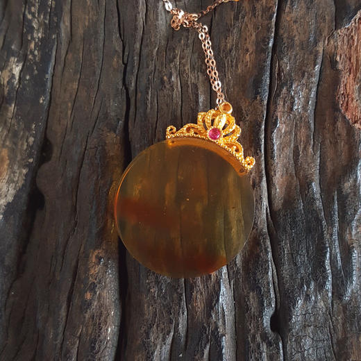 【天然正品】AU750黄金镶天然无杂裂棕色圆形意境琥珀吊坠项链32.3*24.8*6.2MM（皆取最大值）女士现售价：1080特价！190625NJS01 商品图3